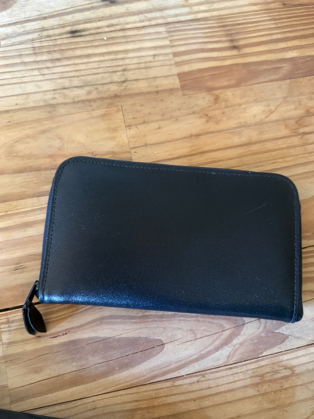 Designer Lillian Vernon Black Zip around leather wallet travel passport